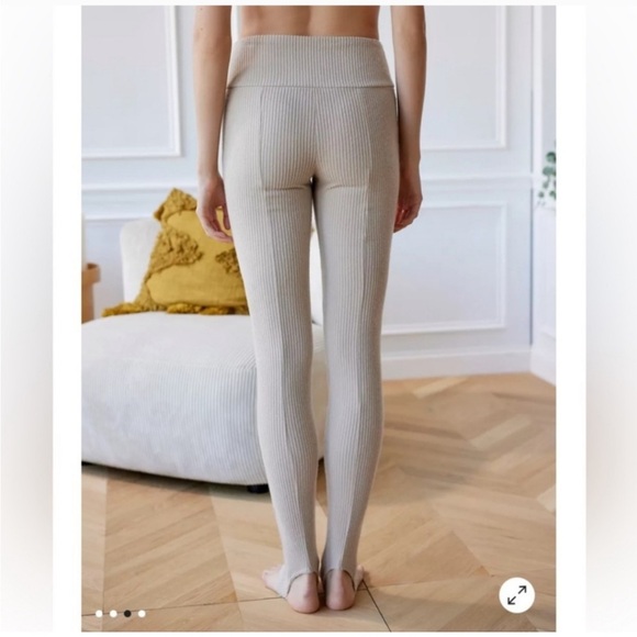 Urban Outfitters Out From Under Colette Ribbed Stirrup Leggings Beige Size Small - Picture 4 of 4